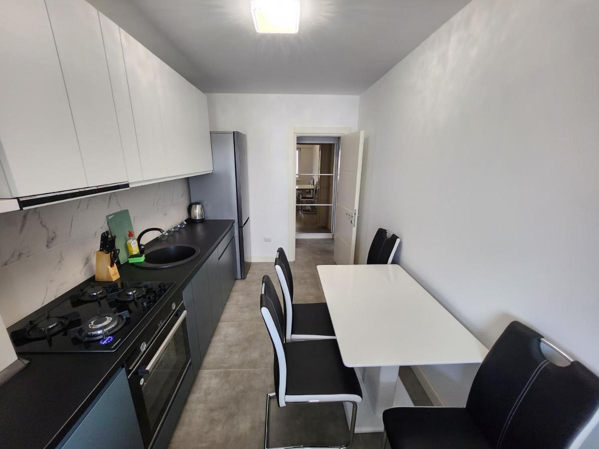 Near Airport 2 Rooms Apartments In Himson Iasi Exterior photo