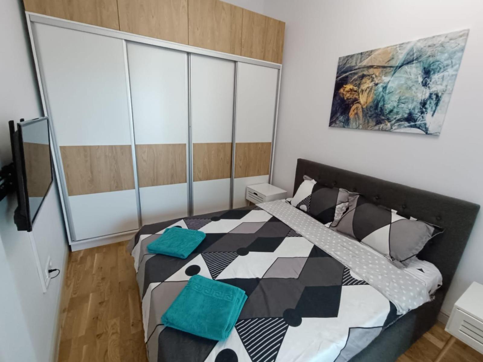 Near Airport 2 Rooms Apartments In Himson Iasi Exterior photo